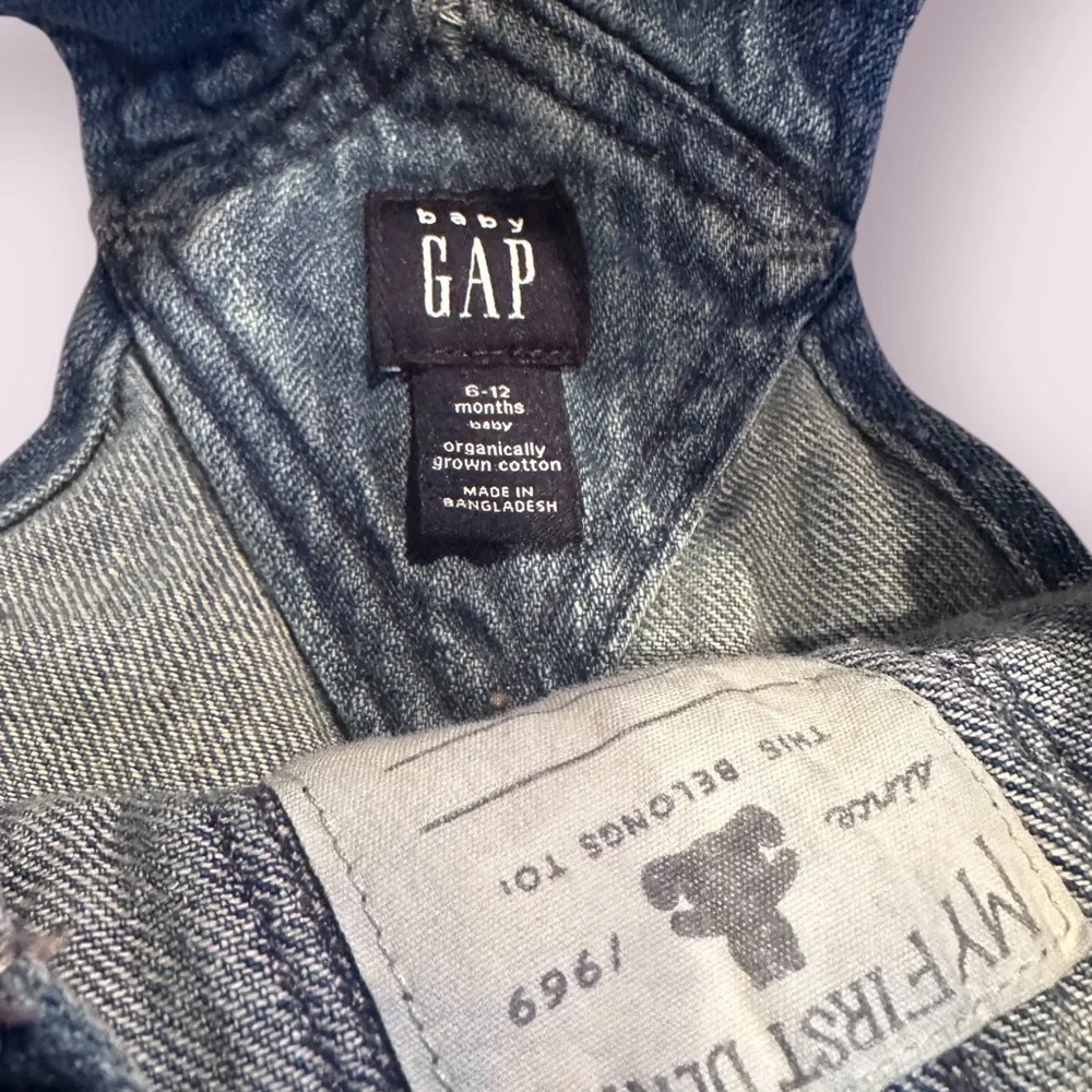 Baby GAP Medium Wash Blue Denim Overalls Size 6-12 Months